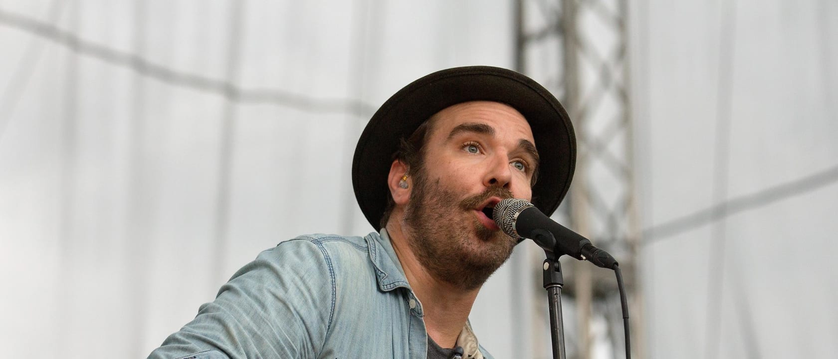 Red Wanting Blue