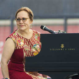 Iris Dement
