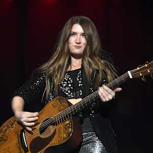 Tenille Townes Image