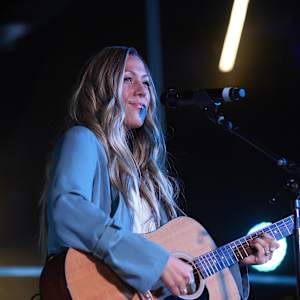 Colbie Caillat Image