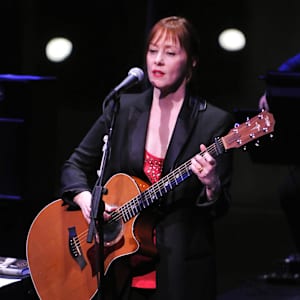 Suzanne Vega Image