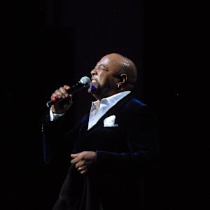 Peabo Bryson Image
