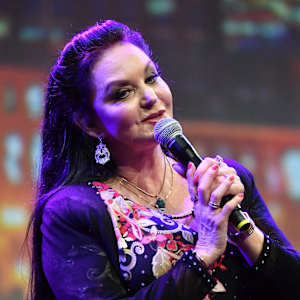 Crystal Gayle Image