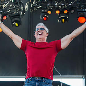 Aaron Tippin Image