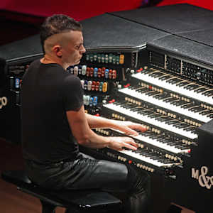 Cameron Carpenter Image
