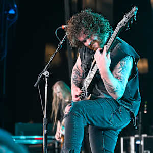 Lorna Shore Image
